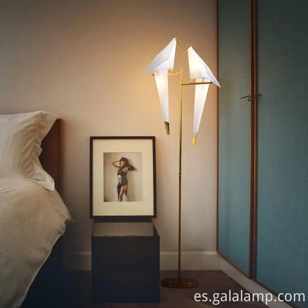 Lámpara de pájaros decorativa nórdica moderna con diseño de grúa dorada de lujo